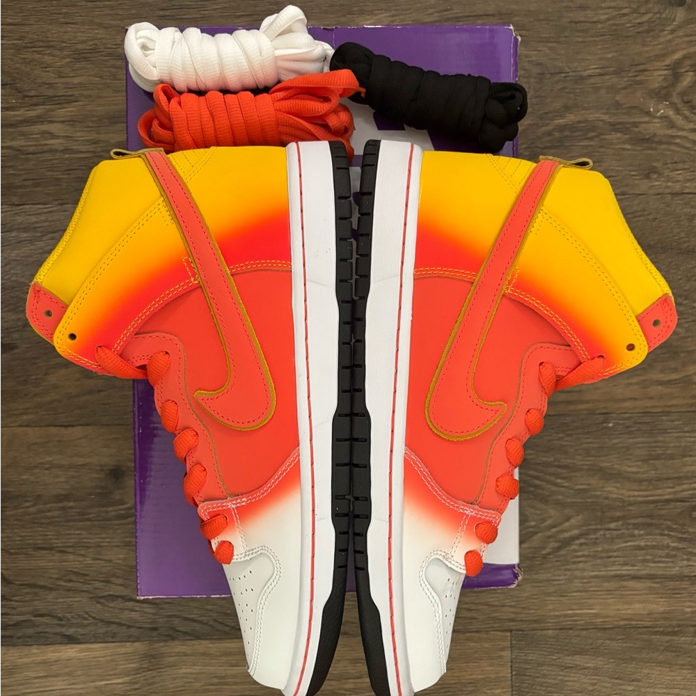 Size - 9.5 Nike SB Dunk High-Top’s Candy Corn trainers  IN BOX
